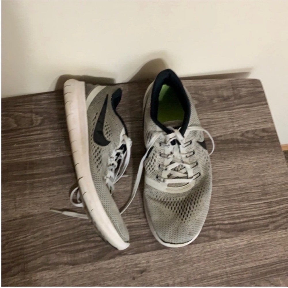 9.5 W 8 M NIKE FREE gray and black running shoes still have a decent tread